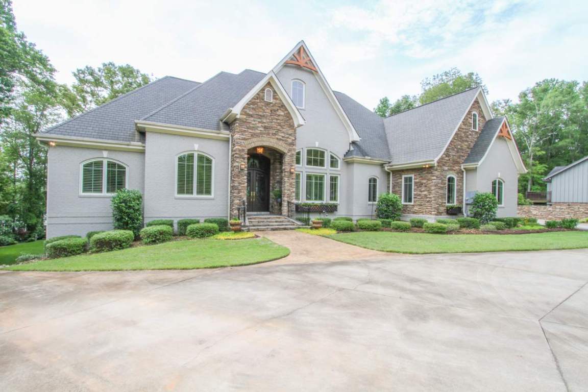 220 Paradise Circle