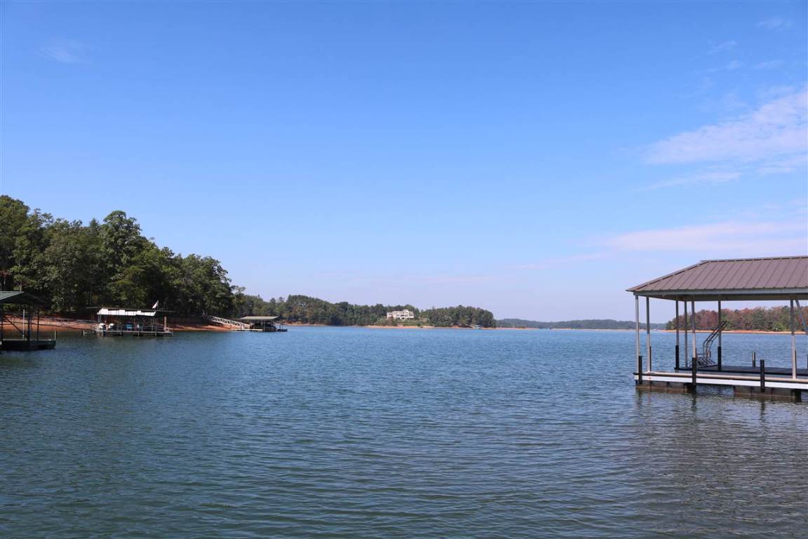 203 Lakeview Drive