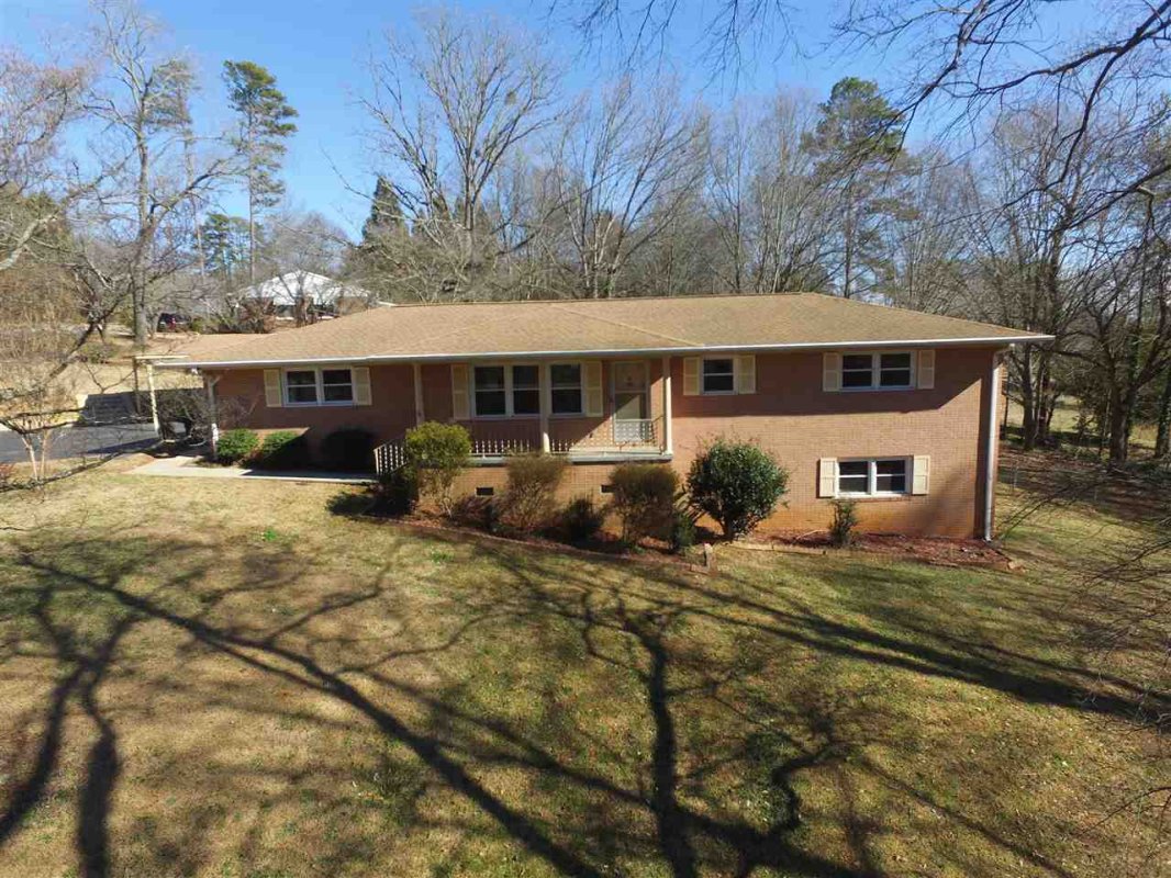 1404 Iroquois Drive