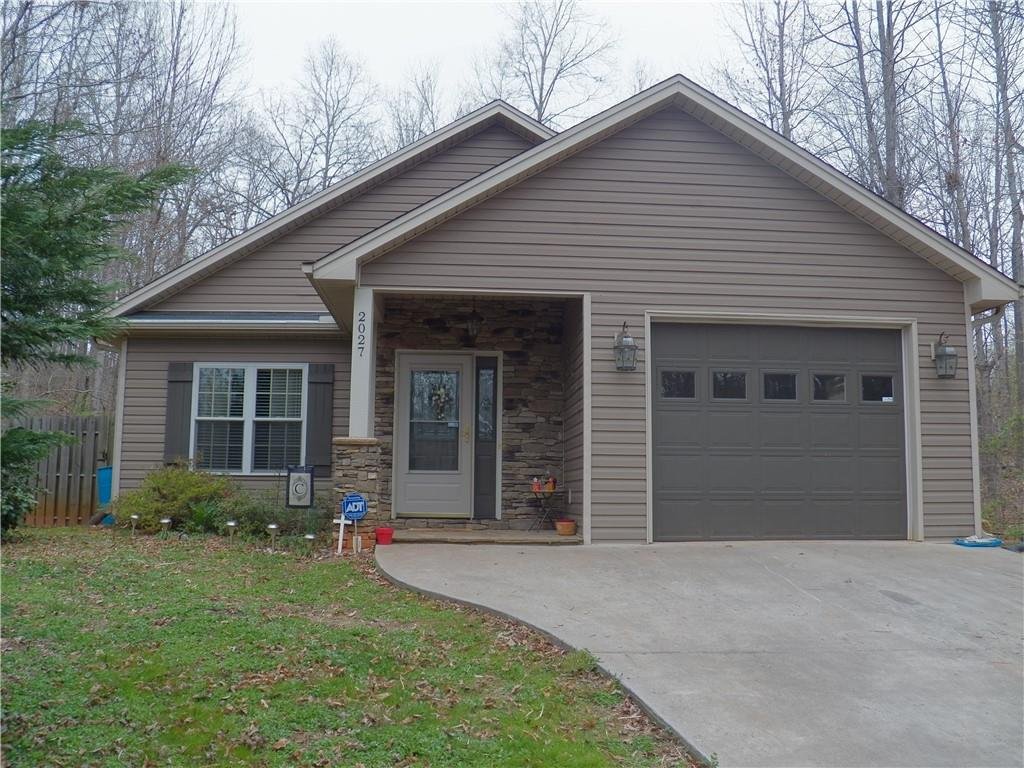 2027 Ridgeview Lane