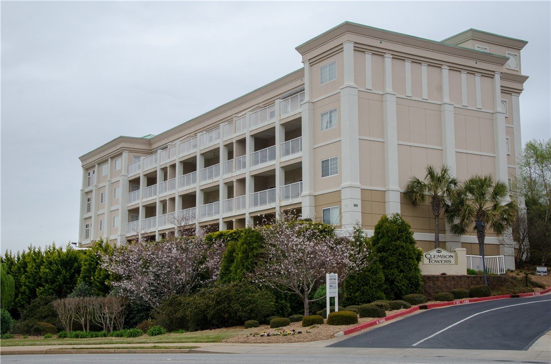 849 Tiger Boulevard 407