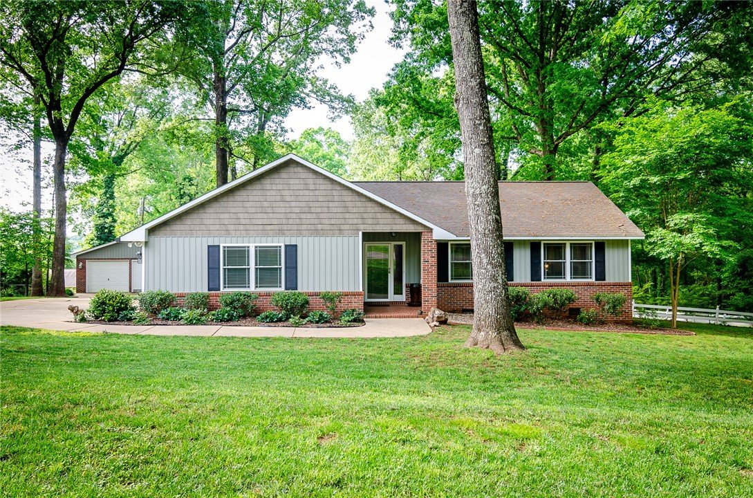 600 Robin Hood Lane