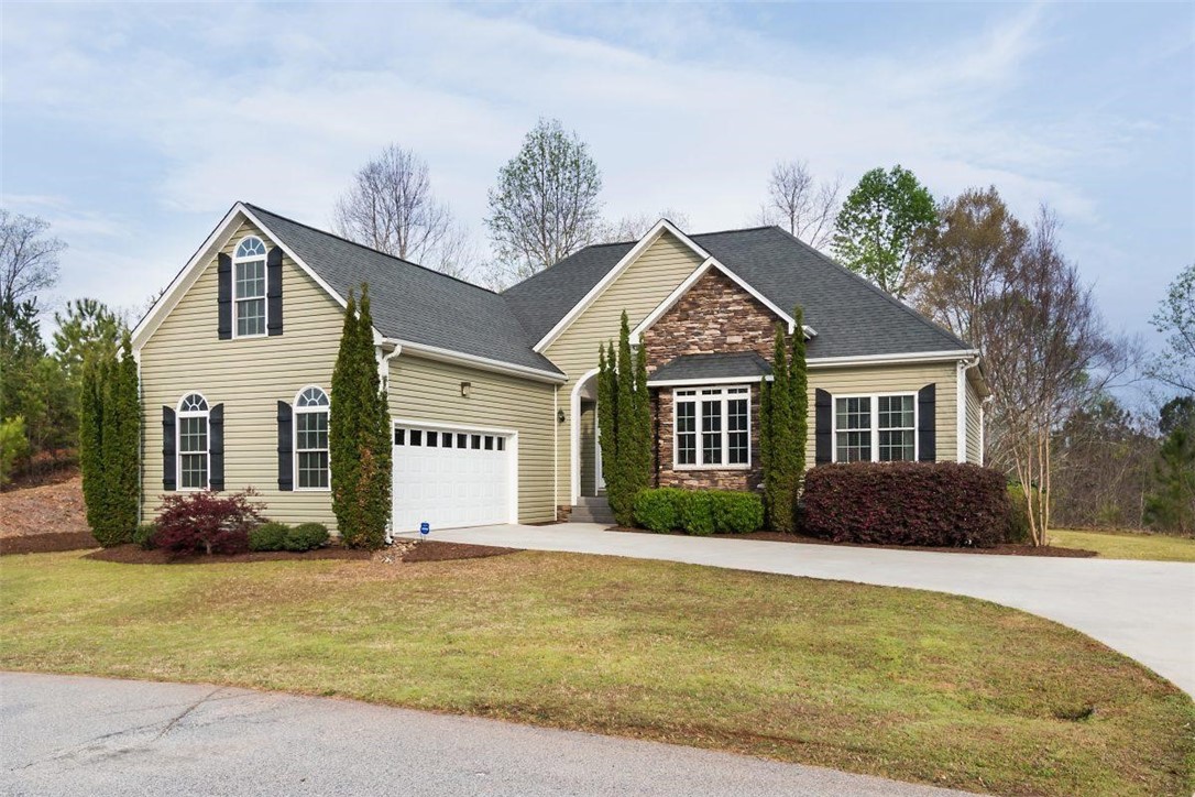 464 Twin View Drive