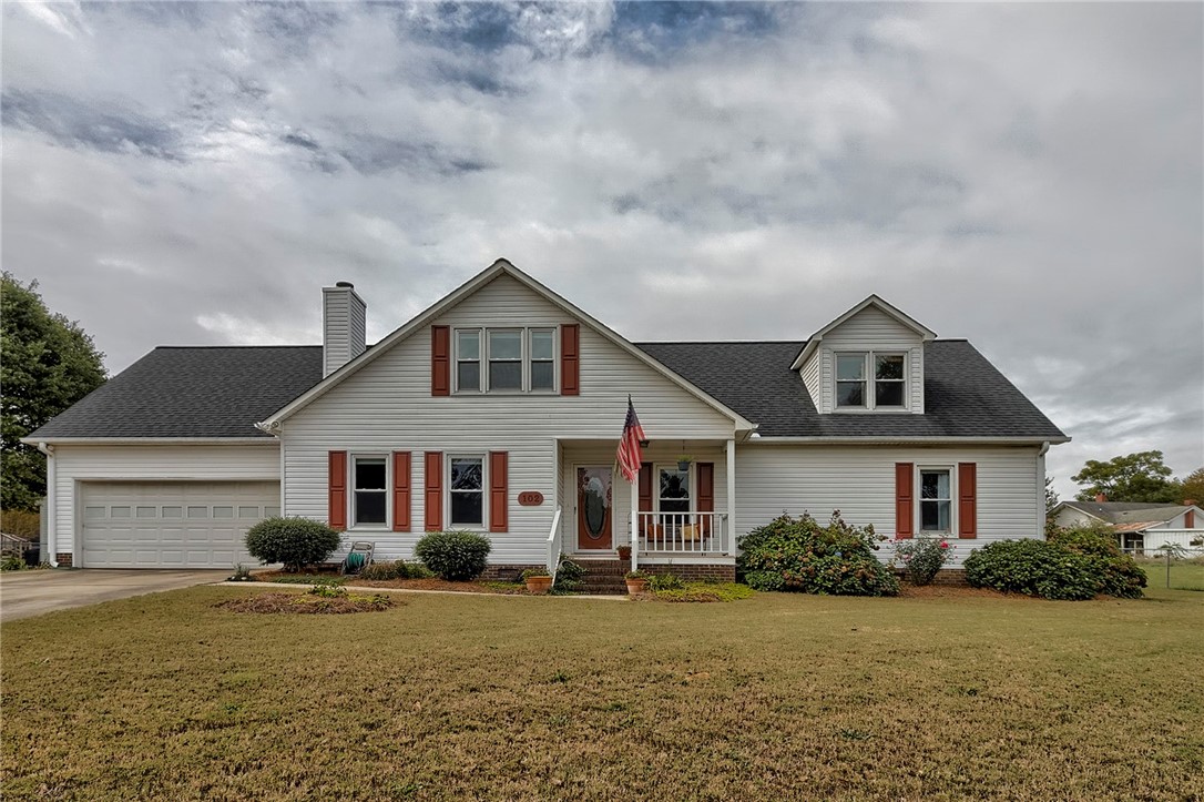 102 Laurel Walk