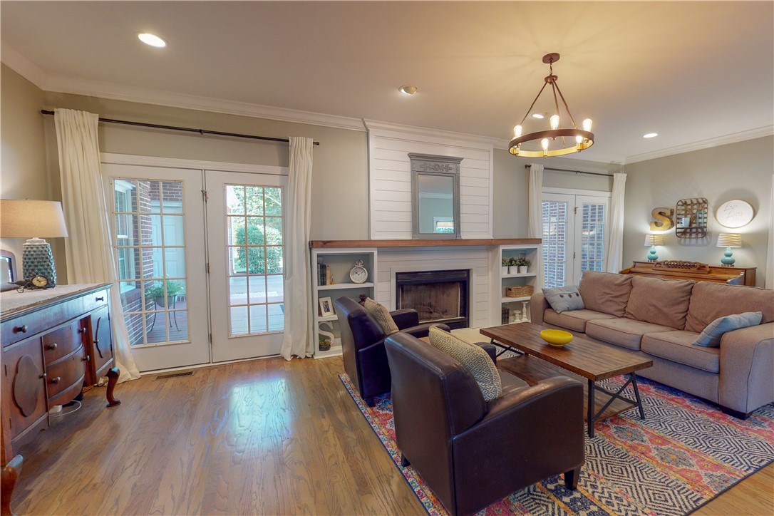 207 Knollwood Drive