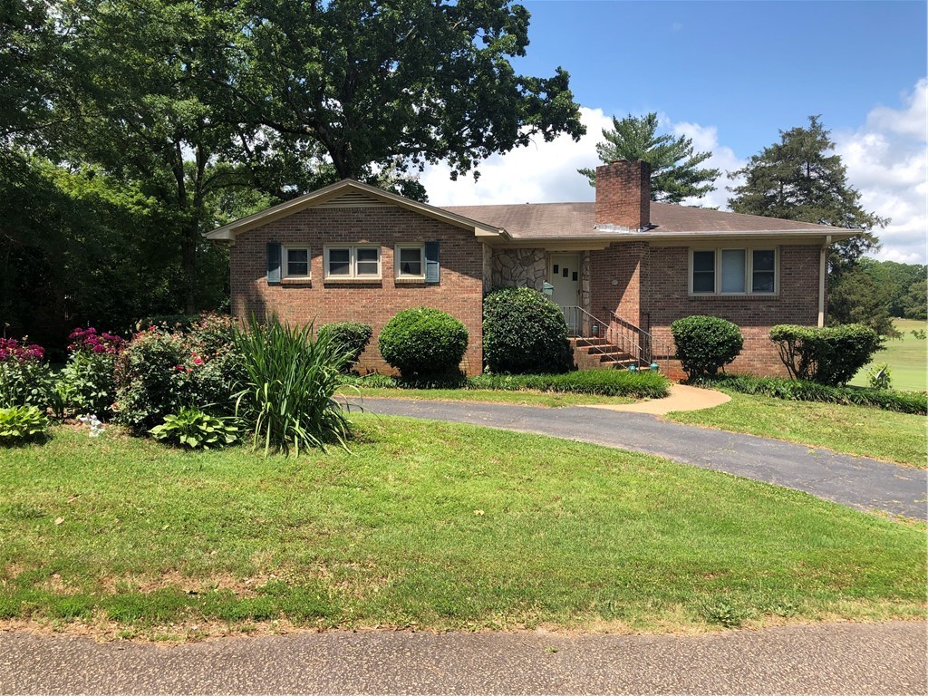211 Leslie Lane