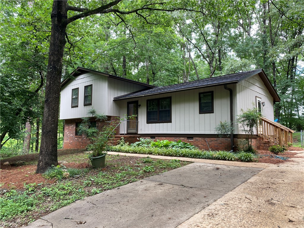 429 Eastcliff Drive