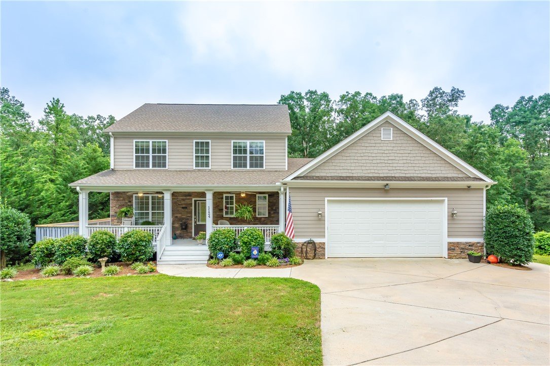 1124 Bay Drive