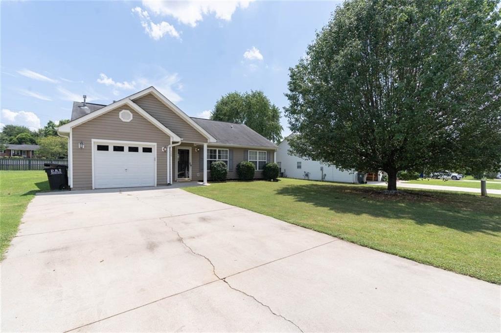 640 Hunters Lane