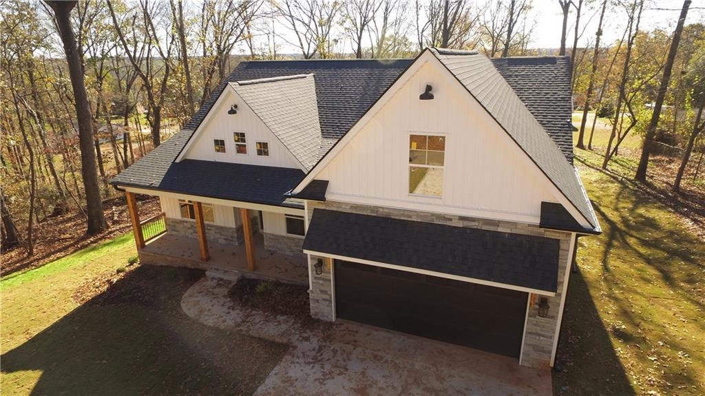 604 Robinhood Lane