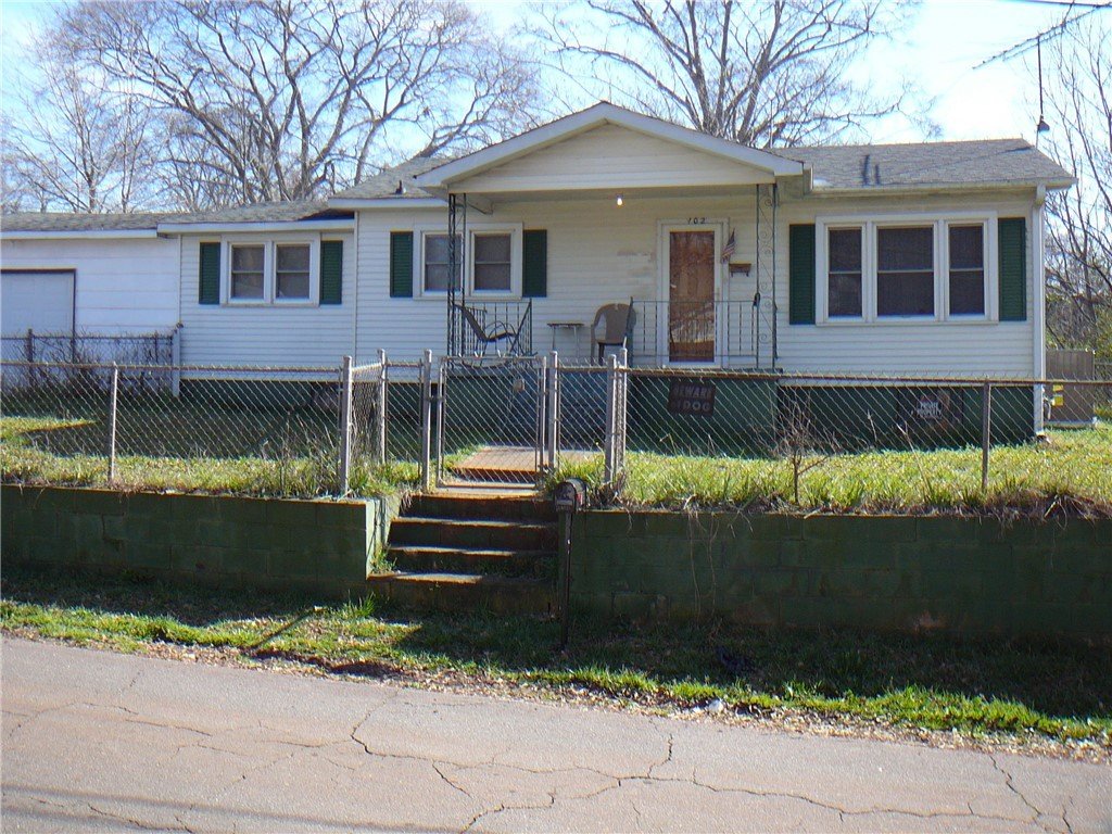 102 Hunter Street