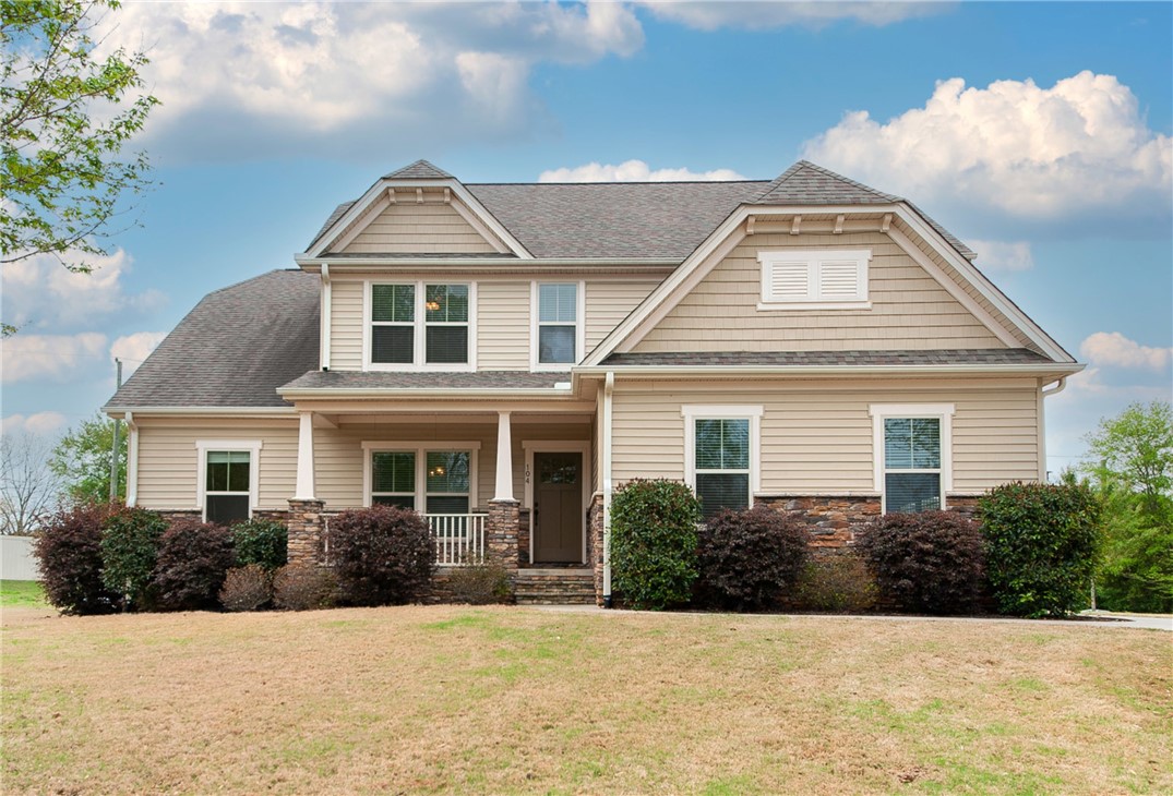 104 Queensdale End