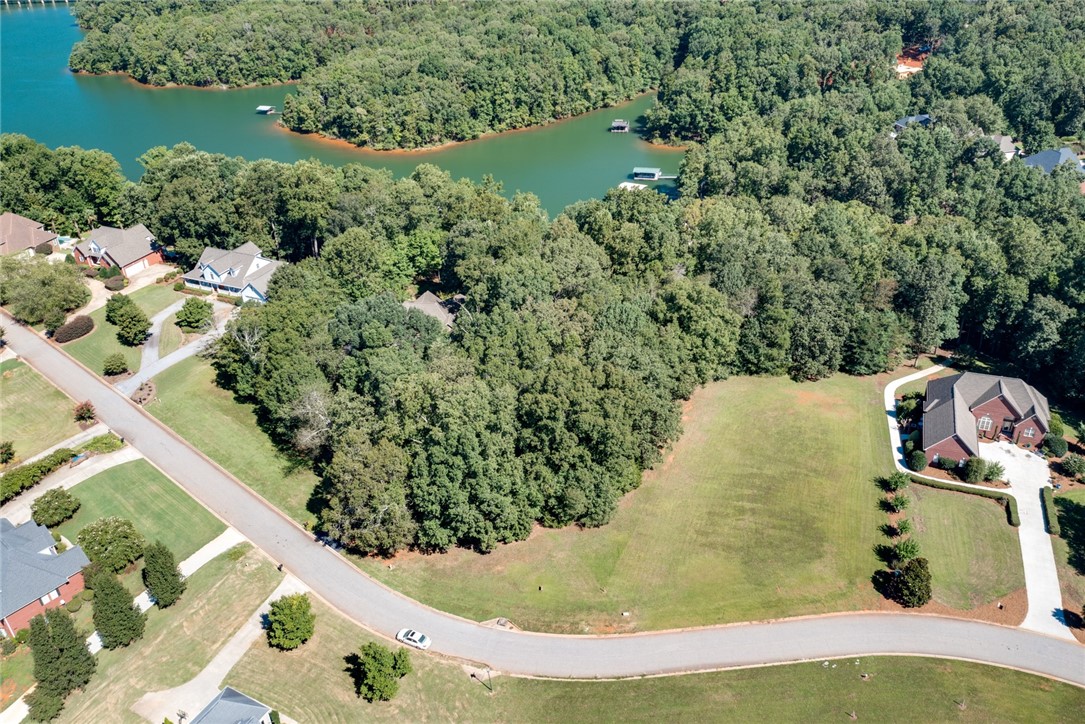 112 Topsail Drive