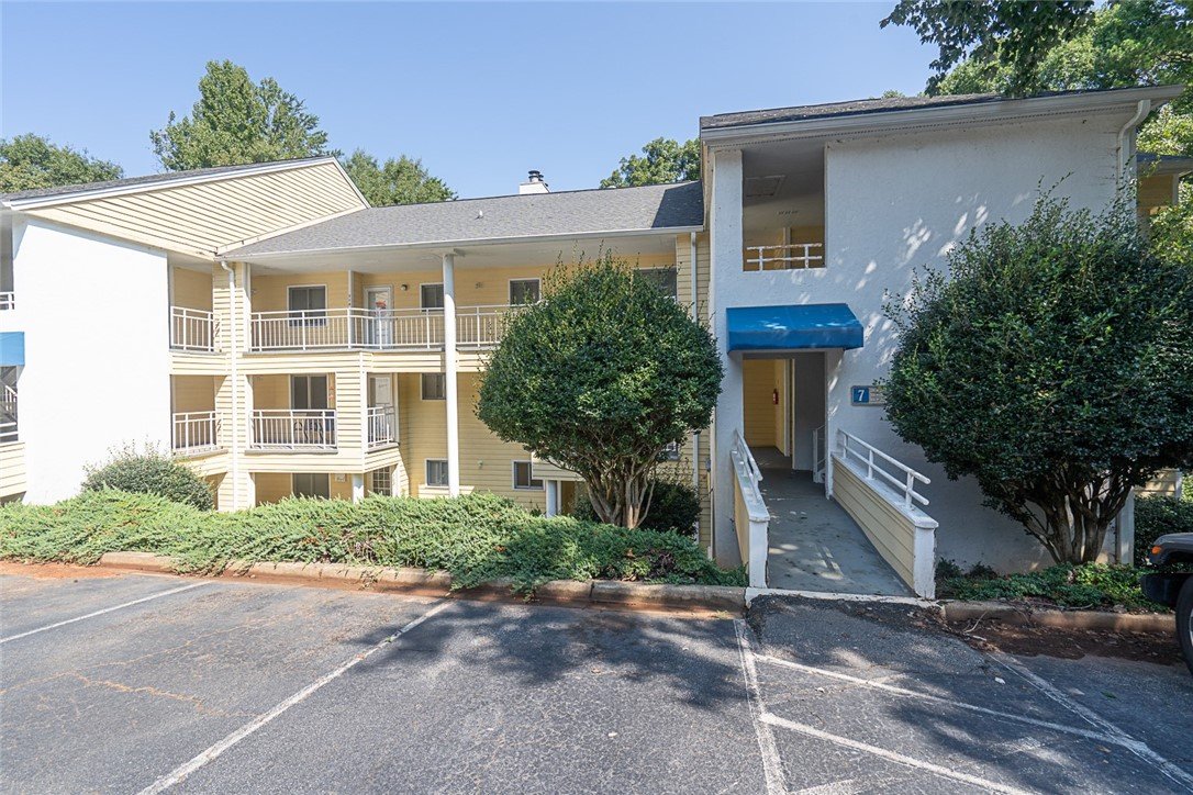 704 Northlake Drive