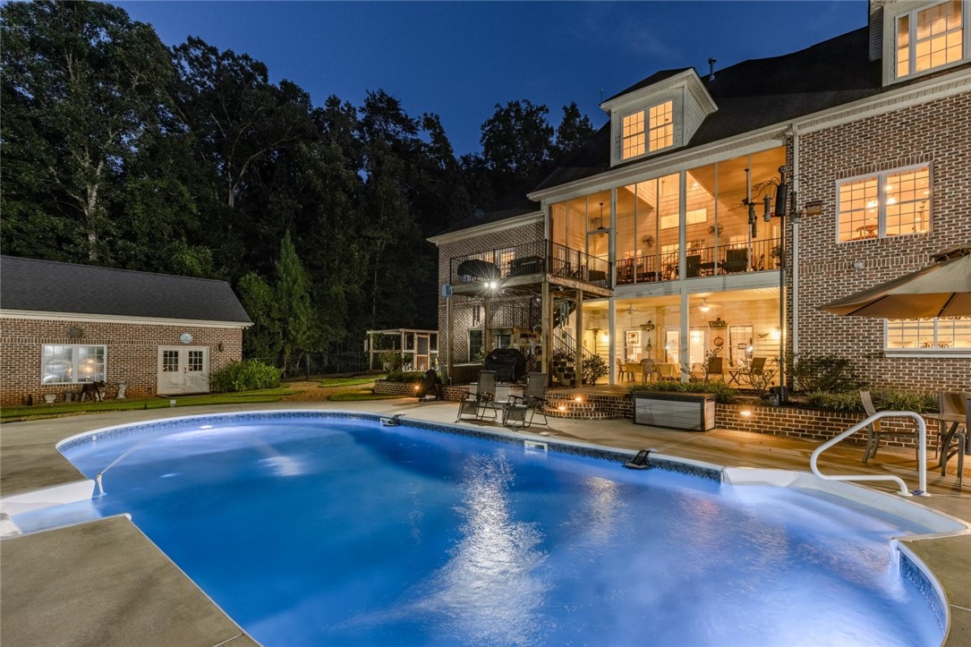 372 Peninsula Drive