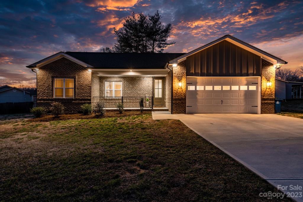 Property image 1 at 5324 Stonewood Drive, Hickory, NC 28602