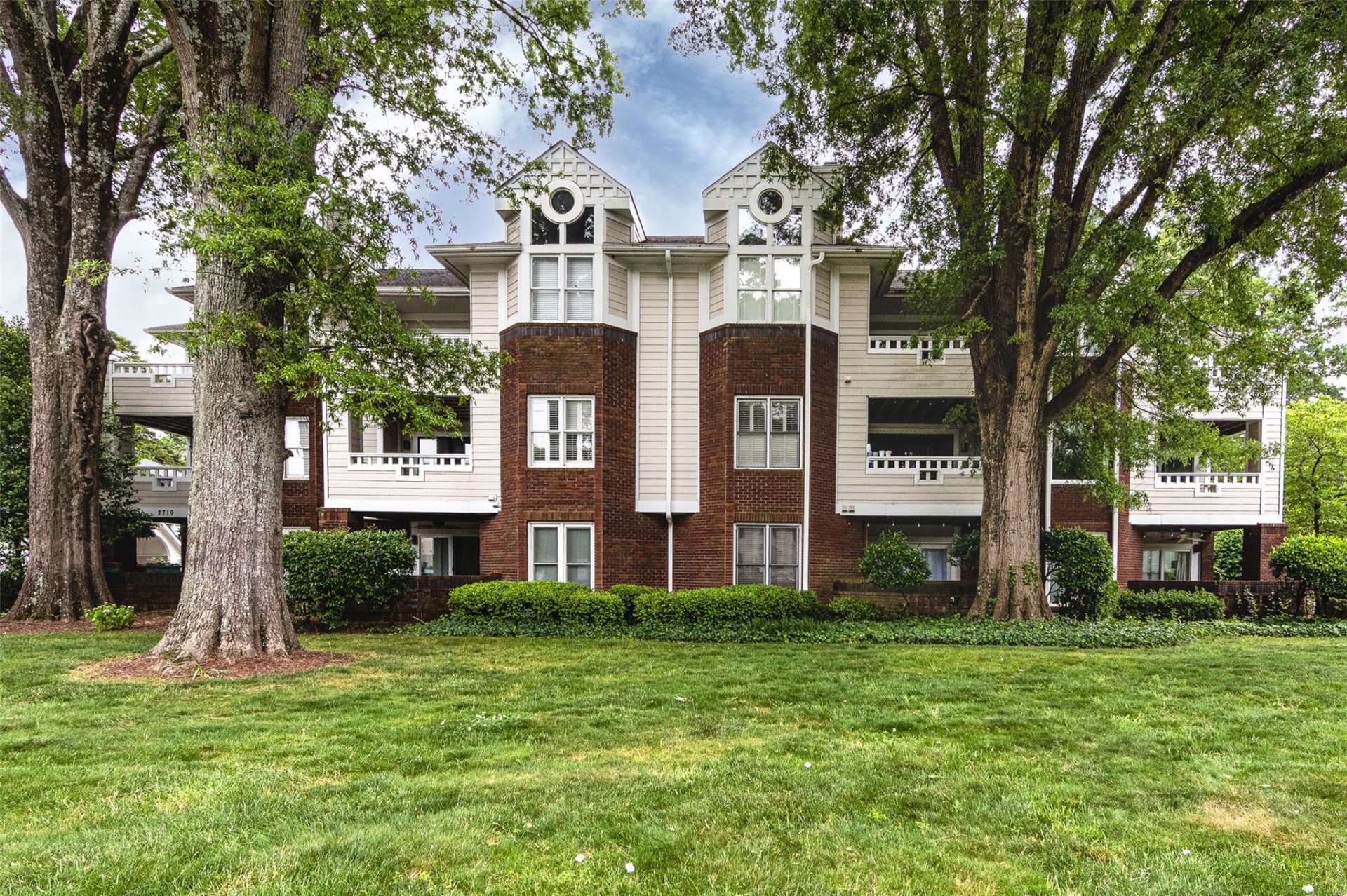 Property image 1 at 2719 Selwyn Avenue, Charlotte, NC 28209