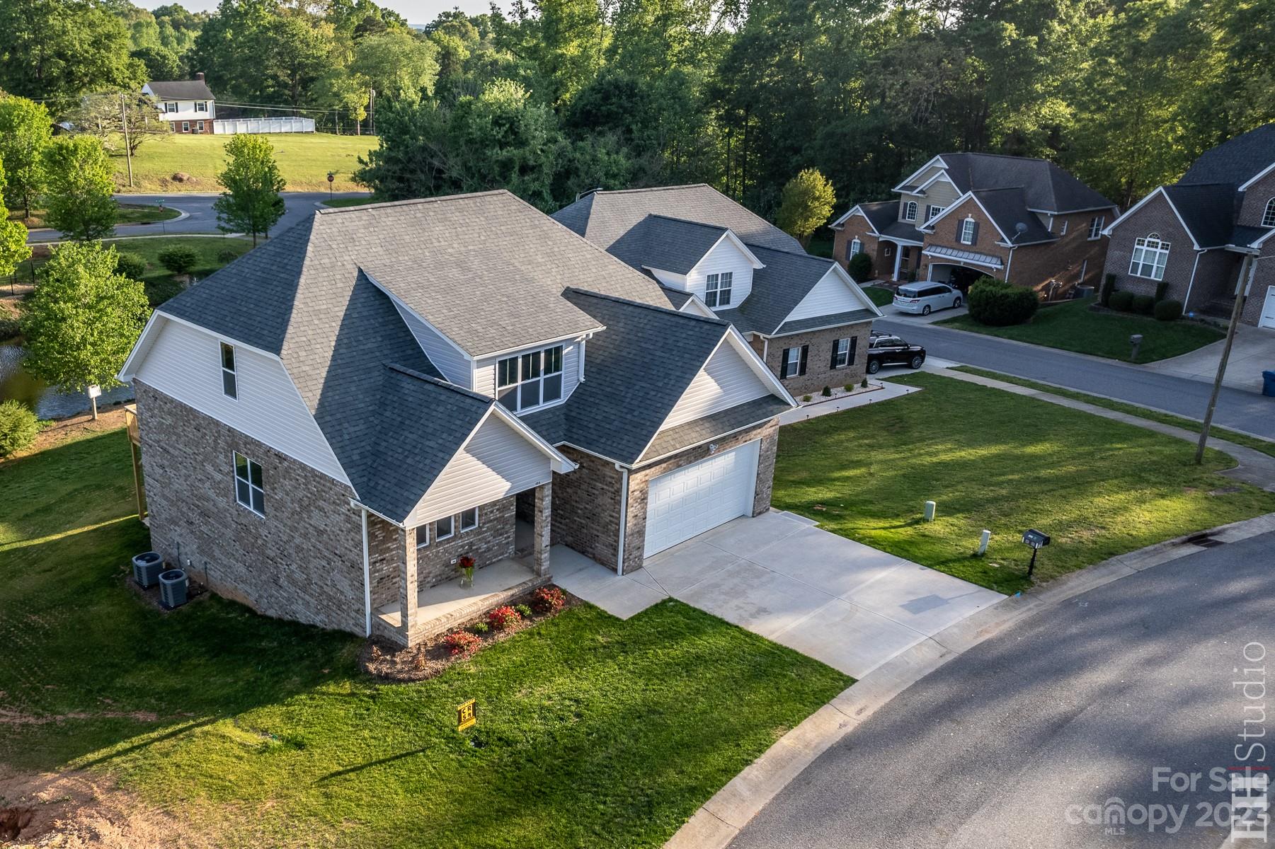 1069 12th Avenue Drive