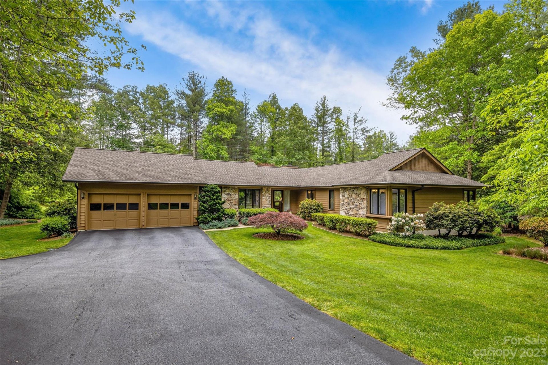 Property image 1 at 107 Woodhaven Drive, Hendersonville, NC 28739