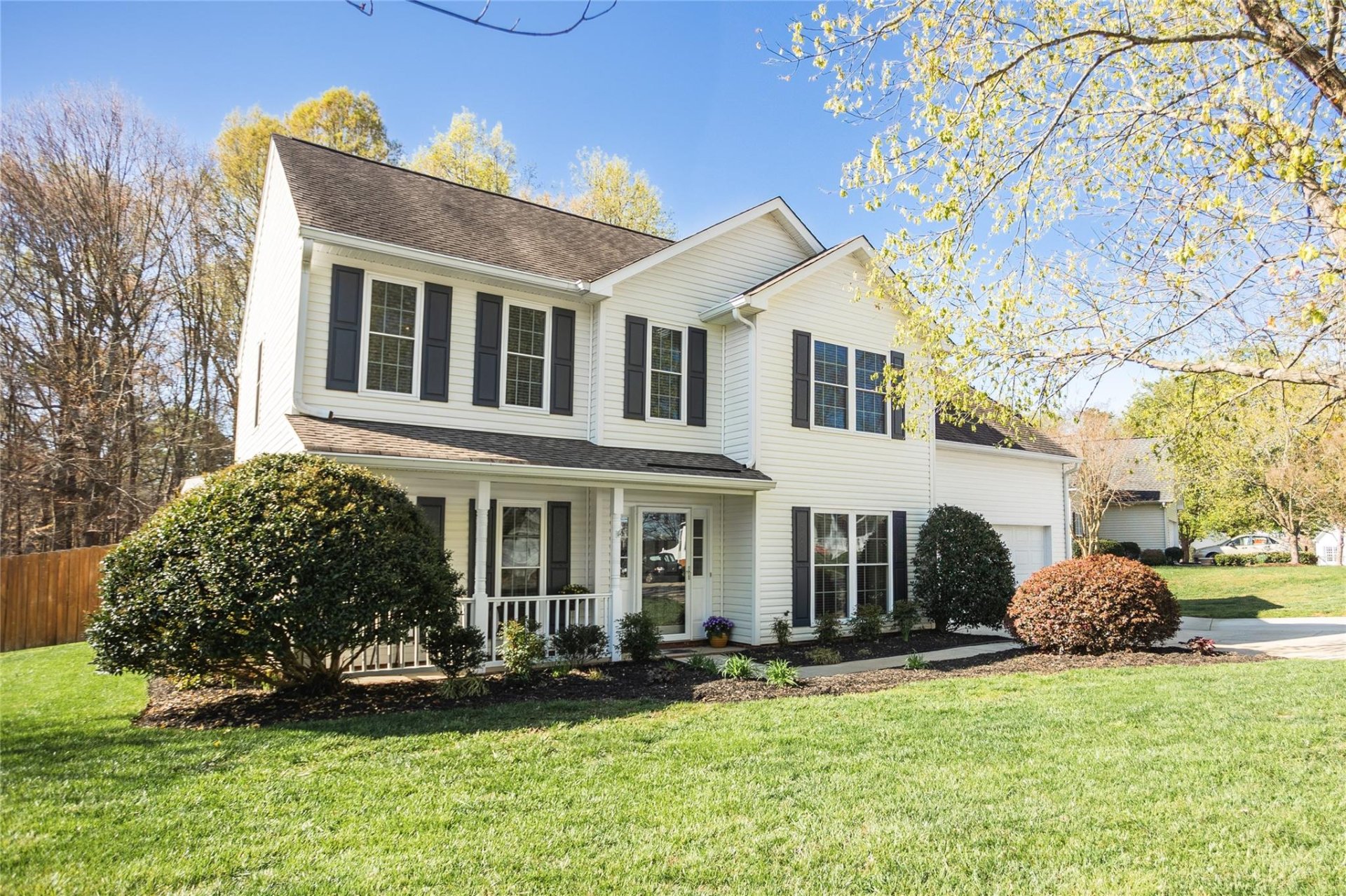 Kelsey Glen, Charlotte Community