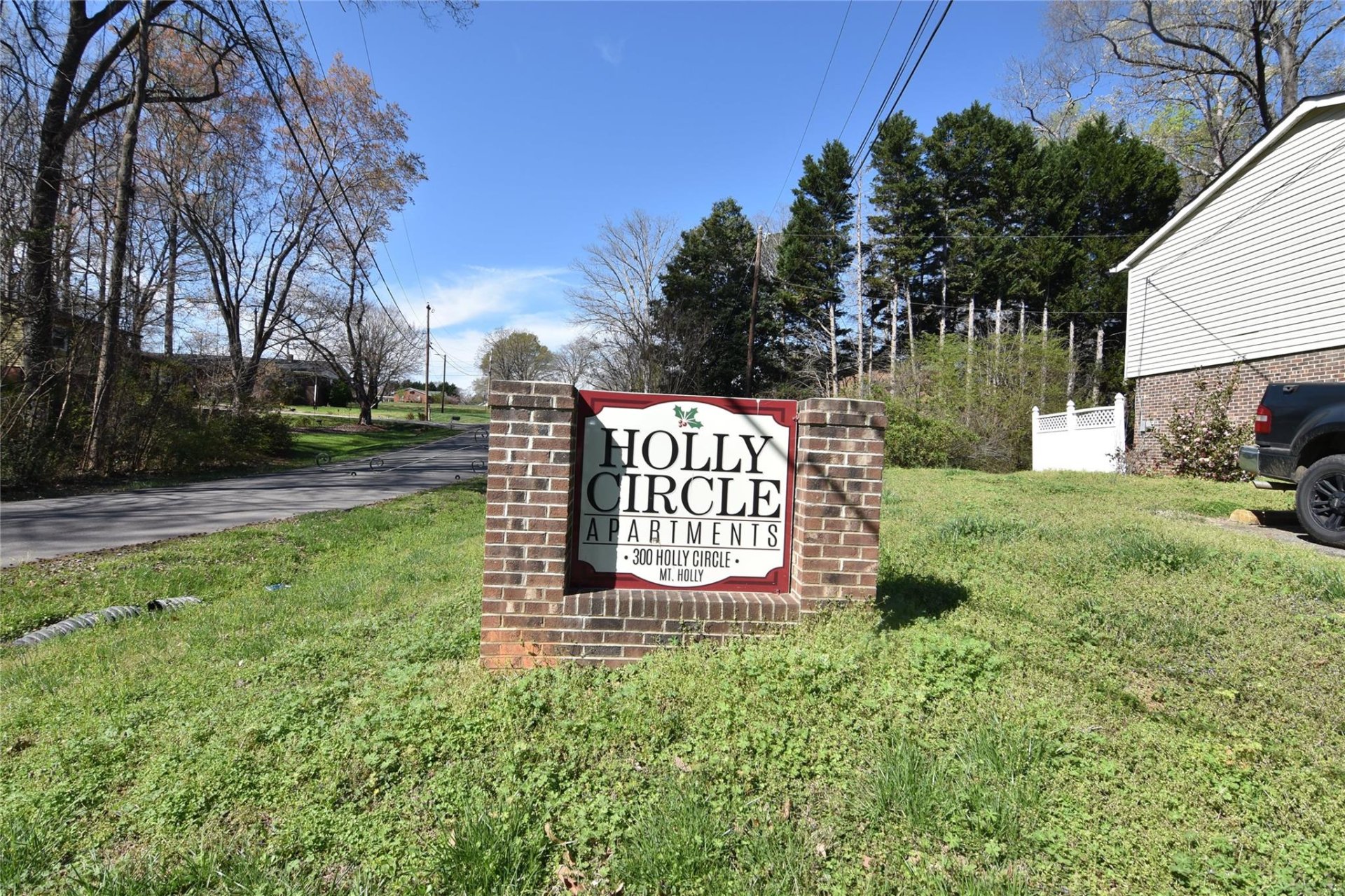 Property image 2 at 300 Holly Circle, Mount Holly, NC 28120