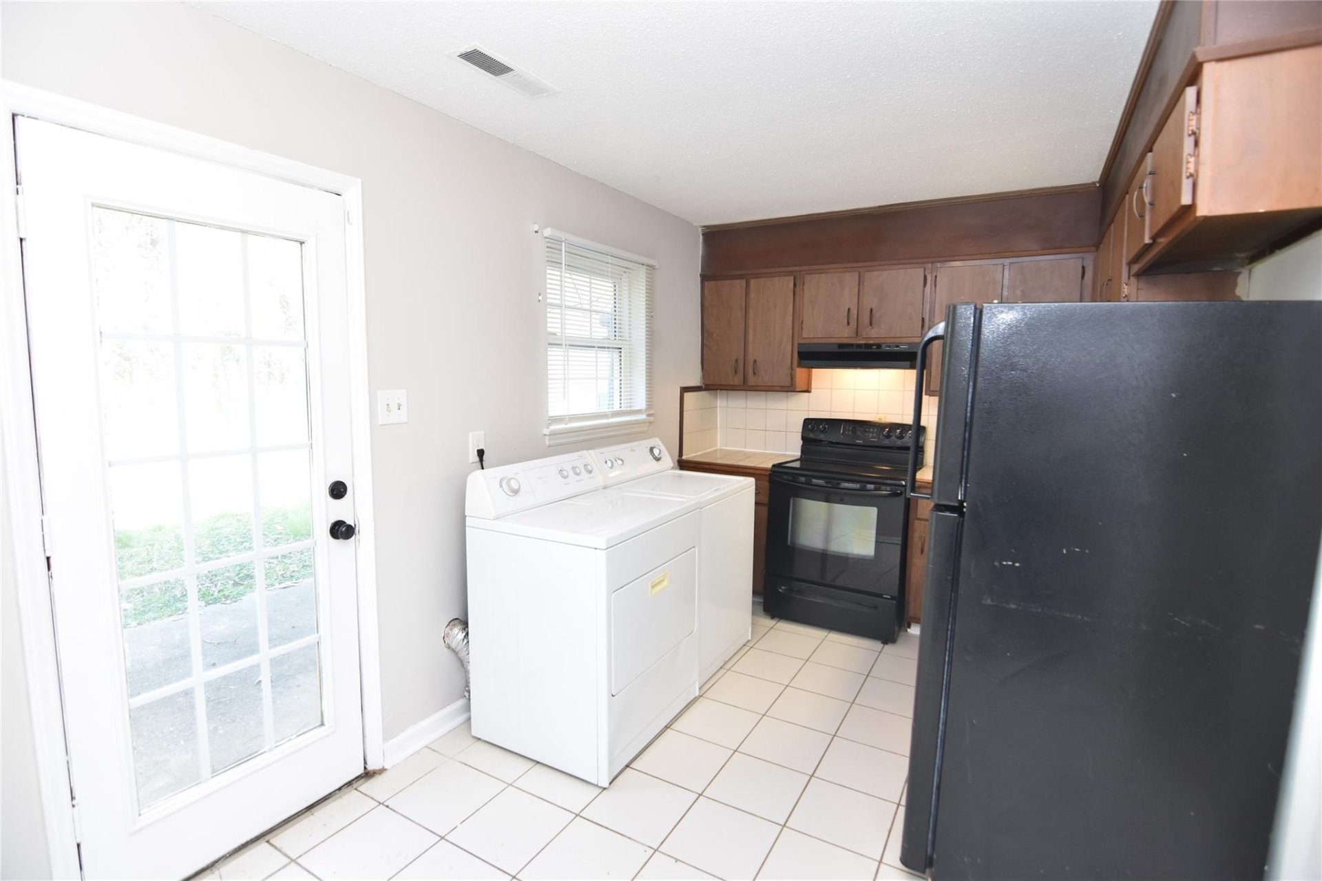 Property image 4 at 300 Holly Circle, Mount Holly, NC 28120