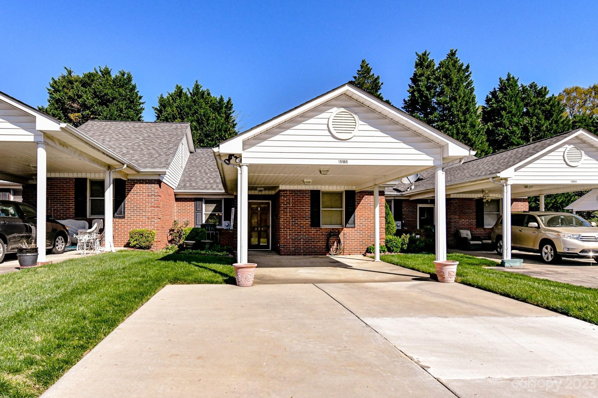 19966 Oak Leaf Circle