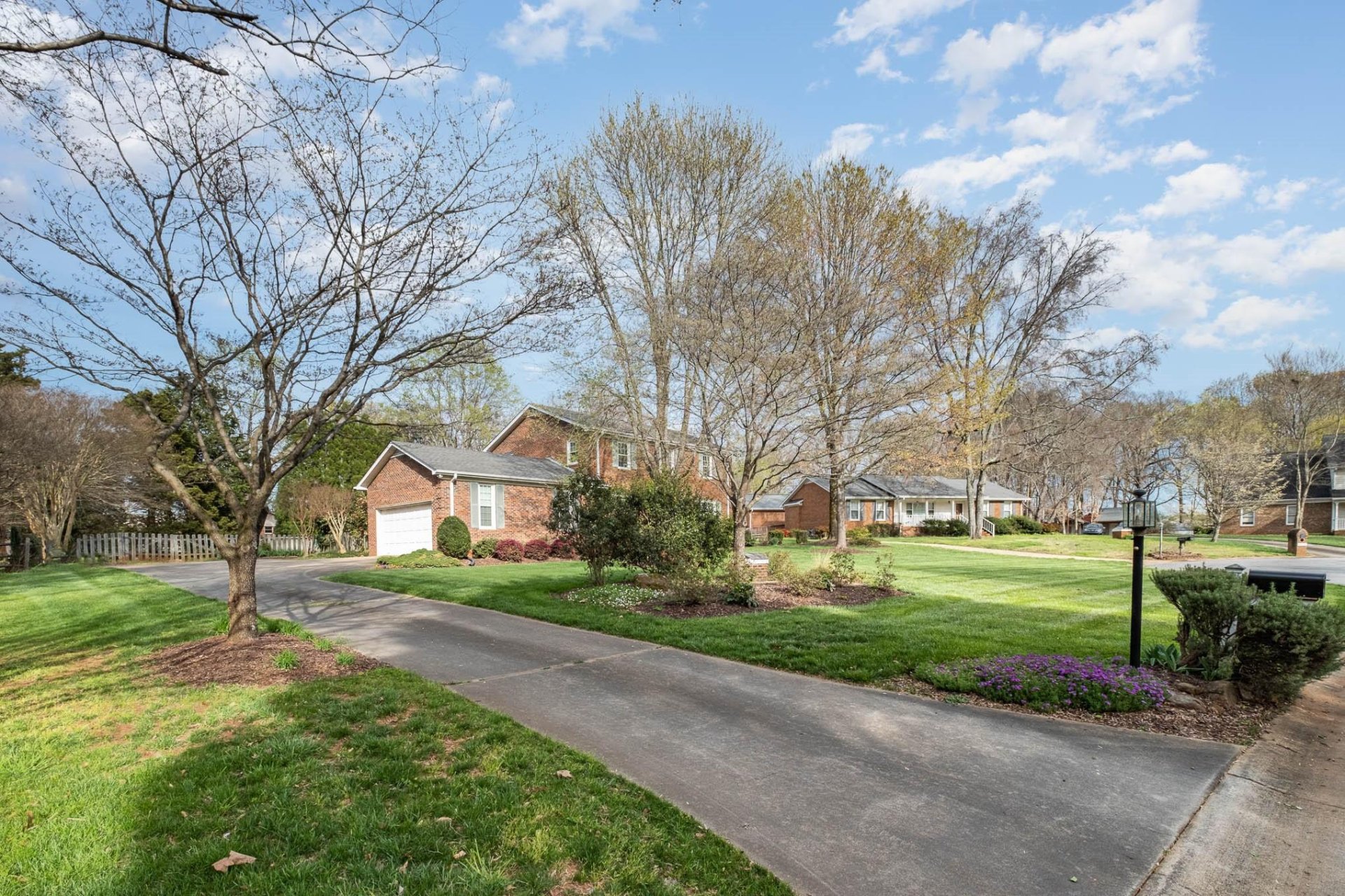 Property image 2 at 10015 Drawbridge Drive, Charlotte, NC 28215