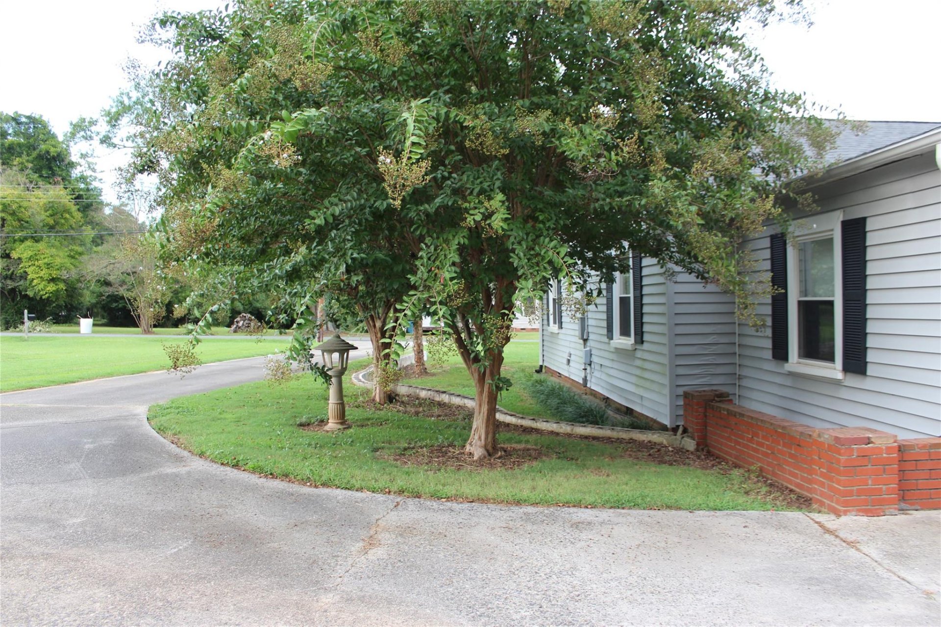 Property image 1 at 204 Louise Avenue, Belmont, NC 28012