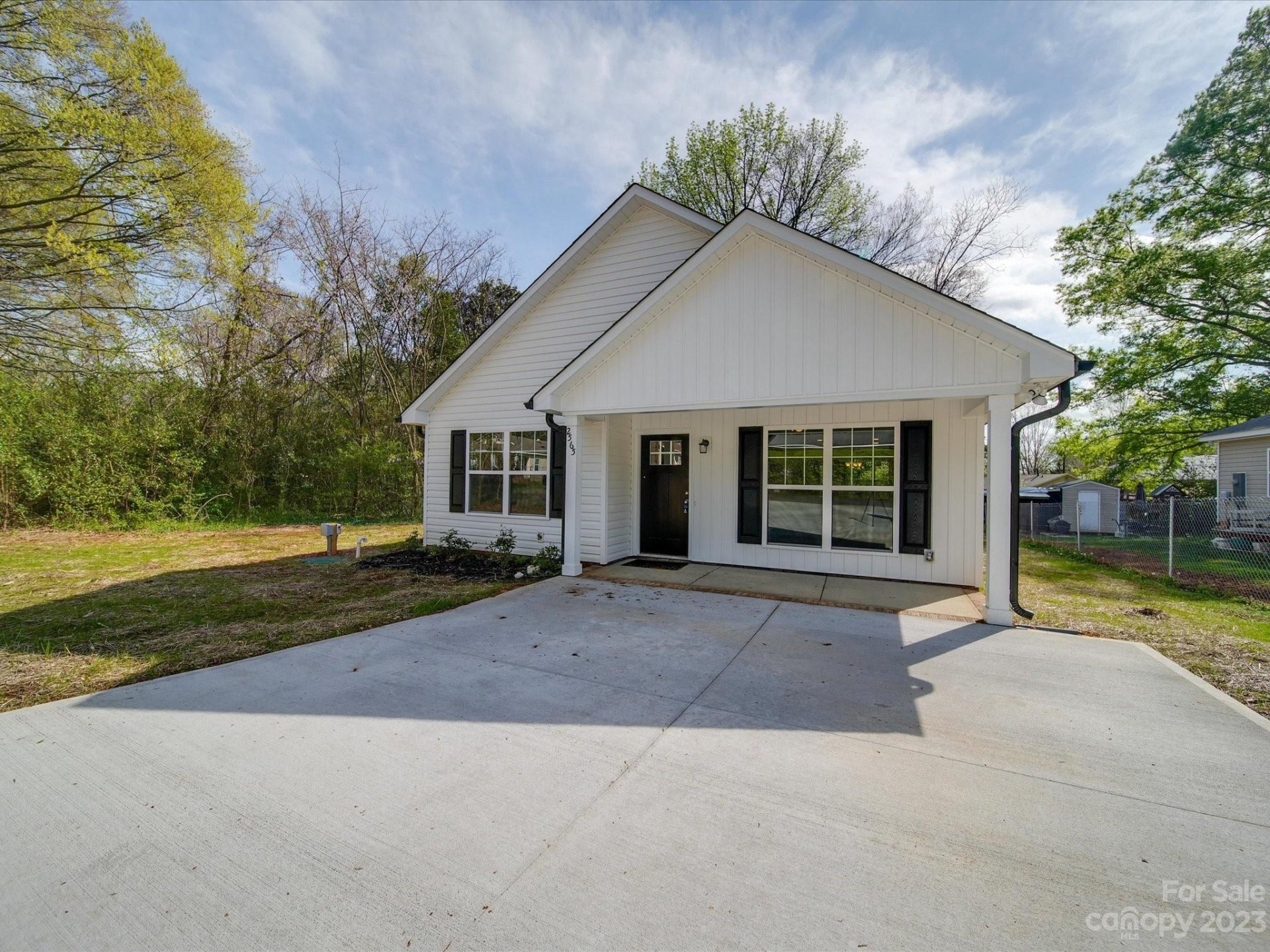 Property image 1 at 2565 Hemphill Street, Charlotte, NC 28208