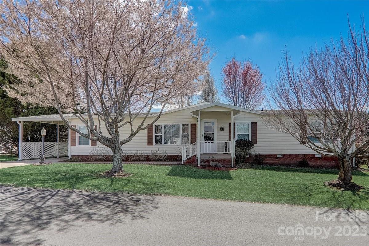 Property image 1 at 8 N Marjorie Lane, Hendersonville, NC 28792