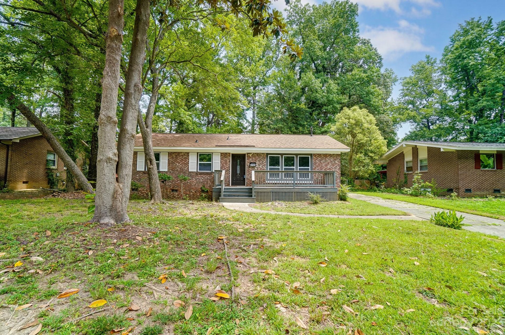 Hidden Valley, Charlotte Community