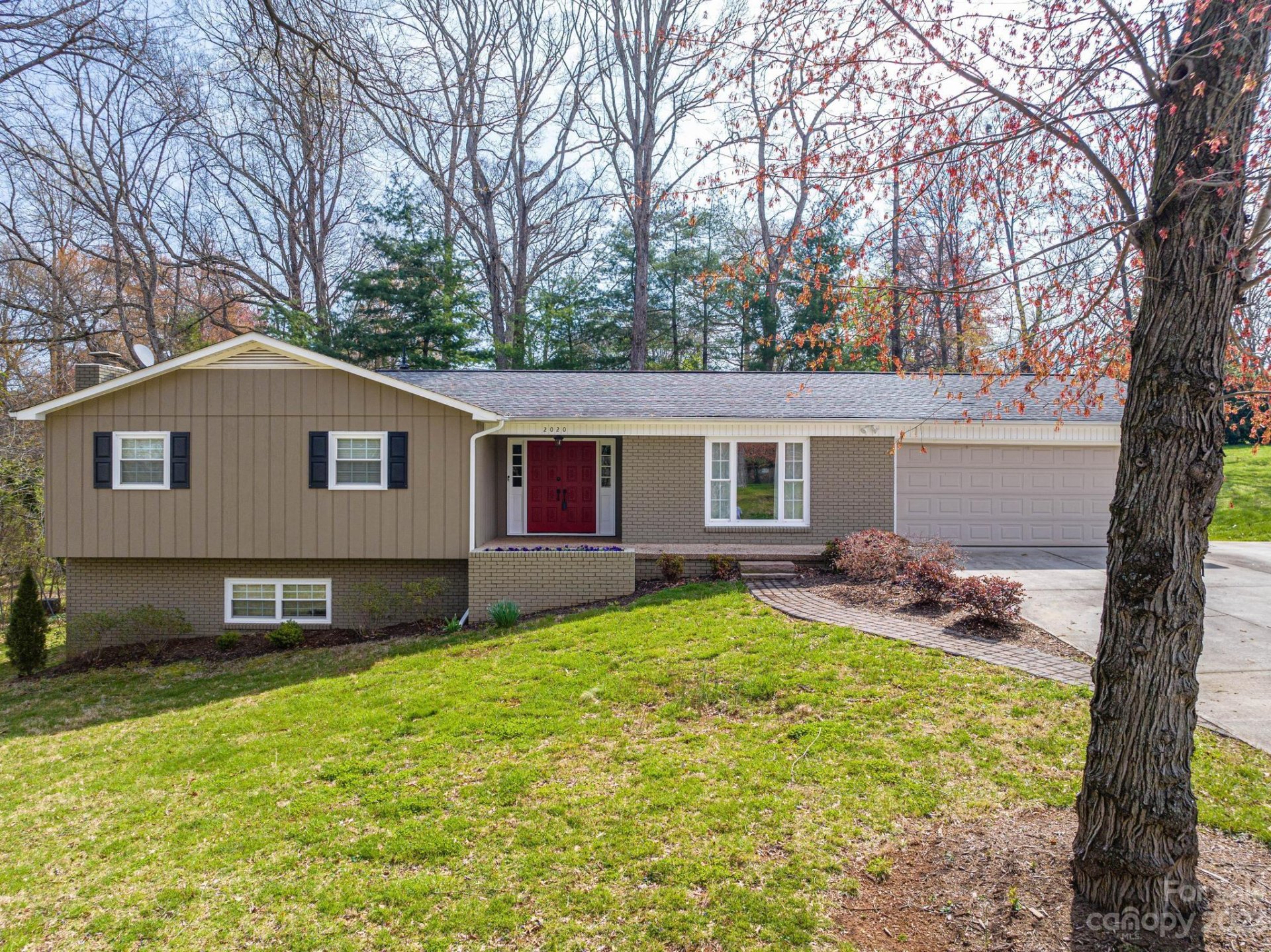 Property image 1 at 2020 12th Street, Hickory, NC 28601