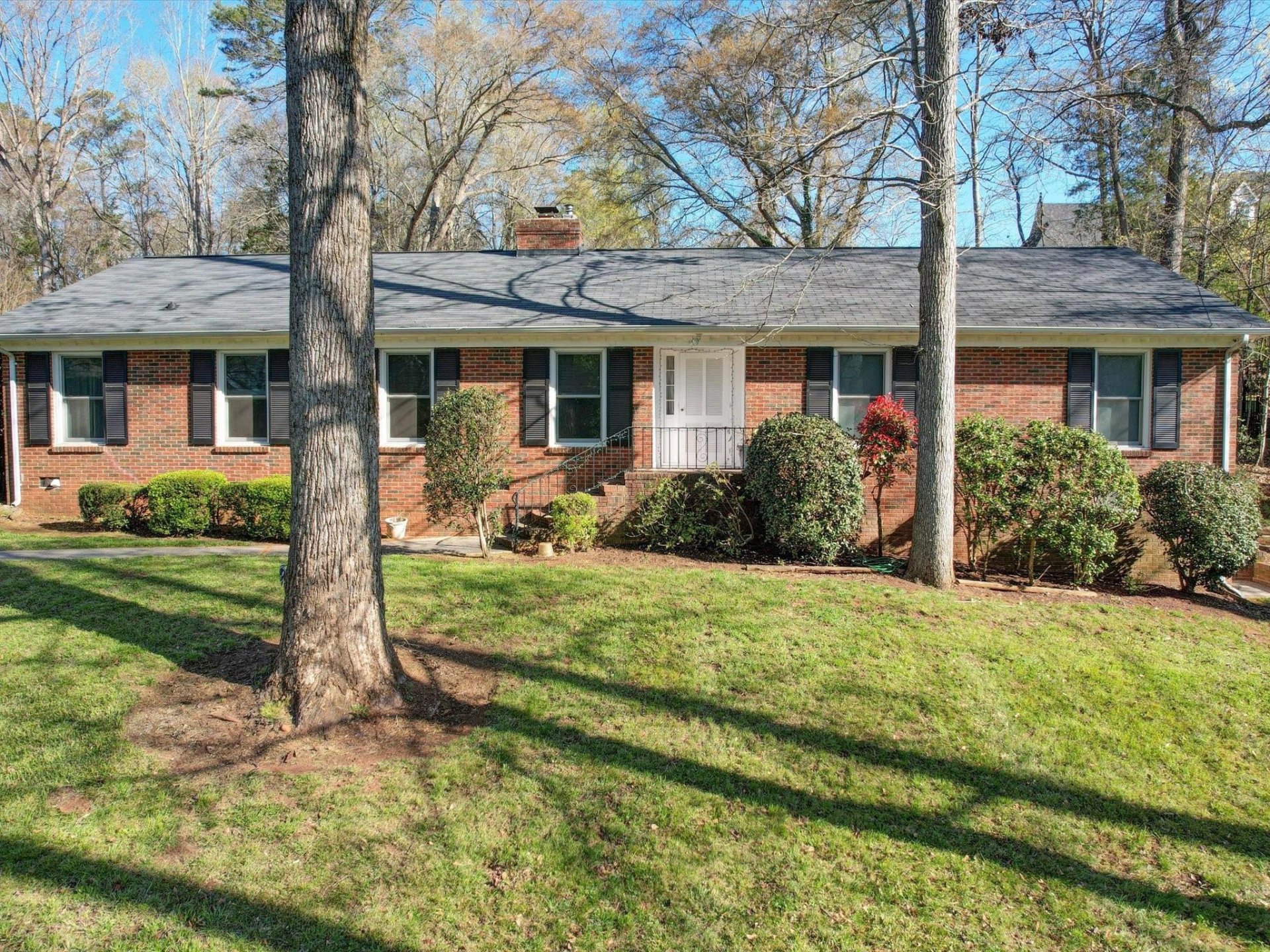 5927 Sharon View Road