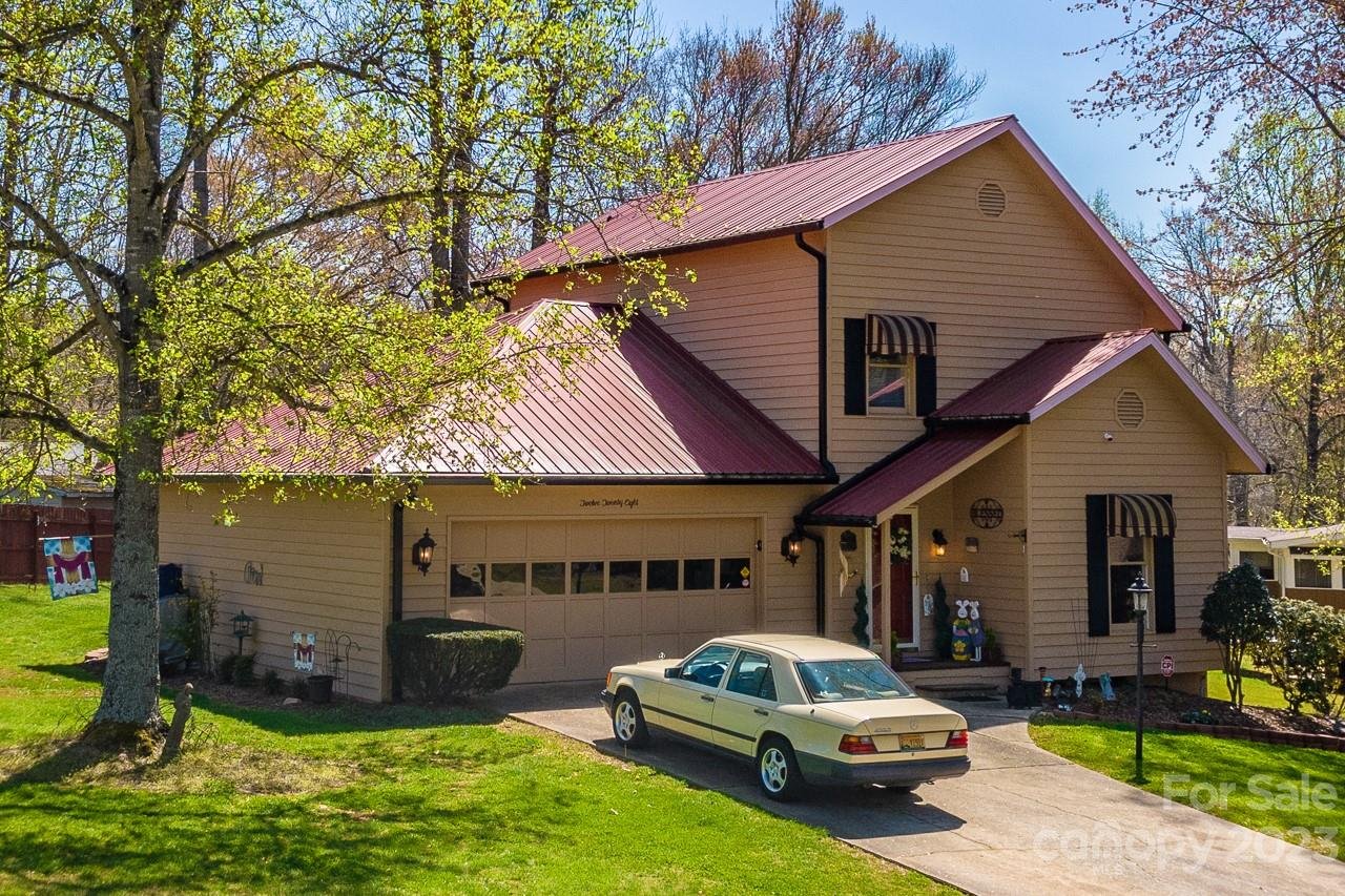 Property image 1 at 1228 Hidden Creek Circle, Hickory, NC 28602