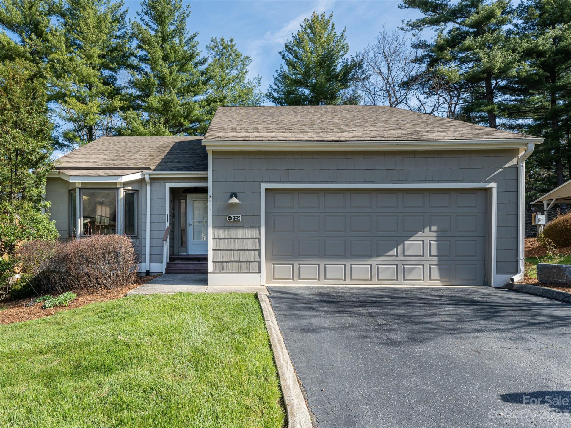 Property image 1 at 129 Beaver Ridge Road, Asheville, NC 28804