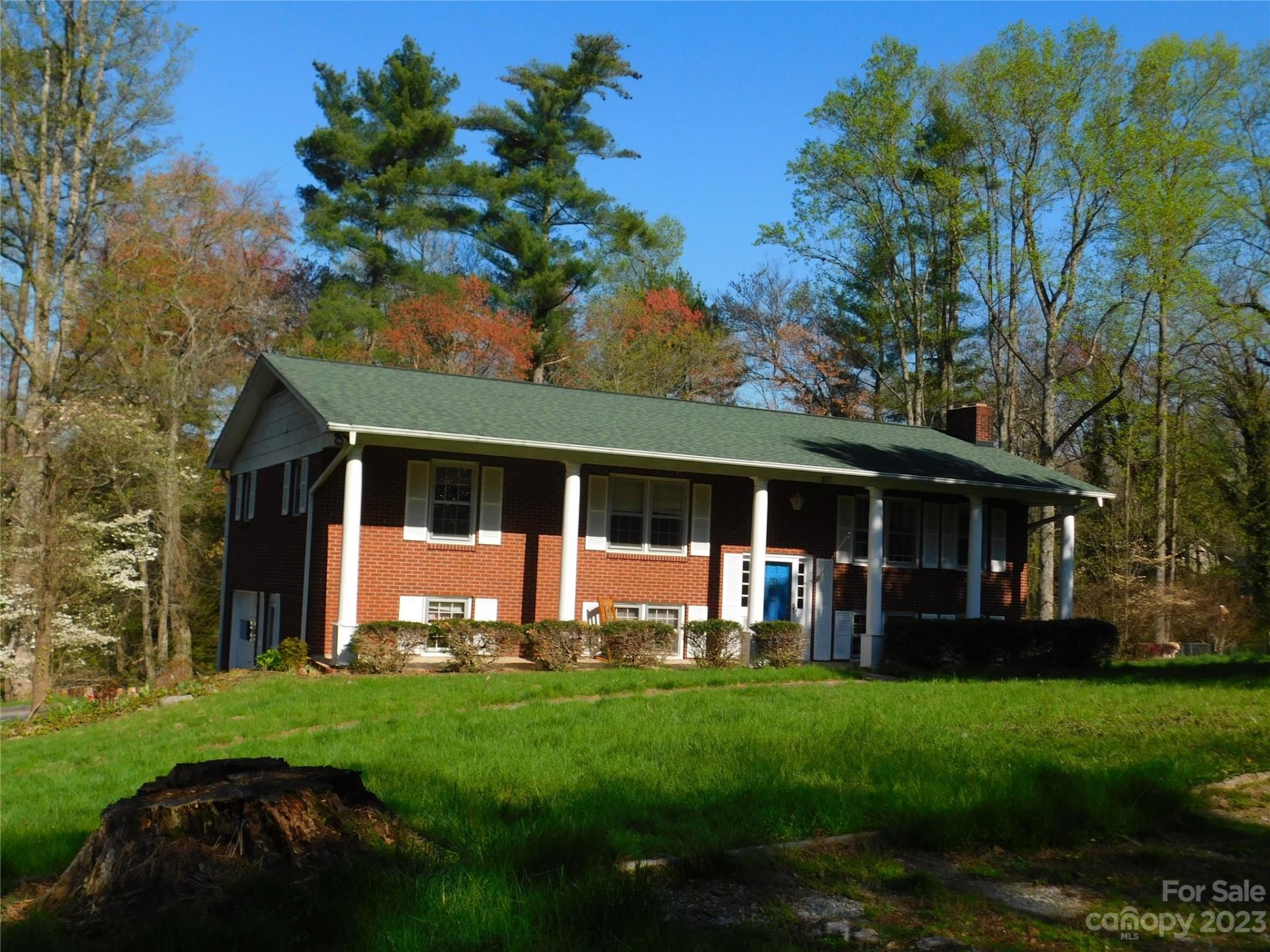 Property image 1 at 107 Castleton Lane, Hendersonville, NC 28791