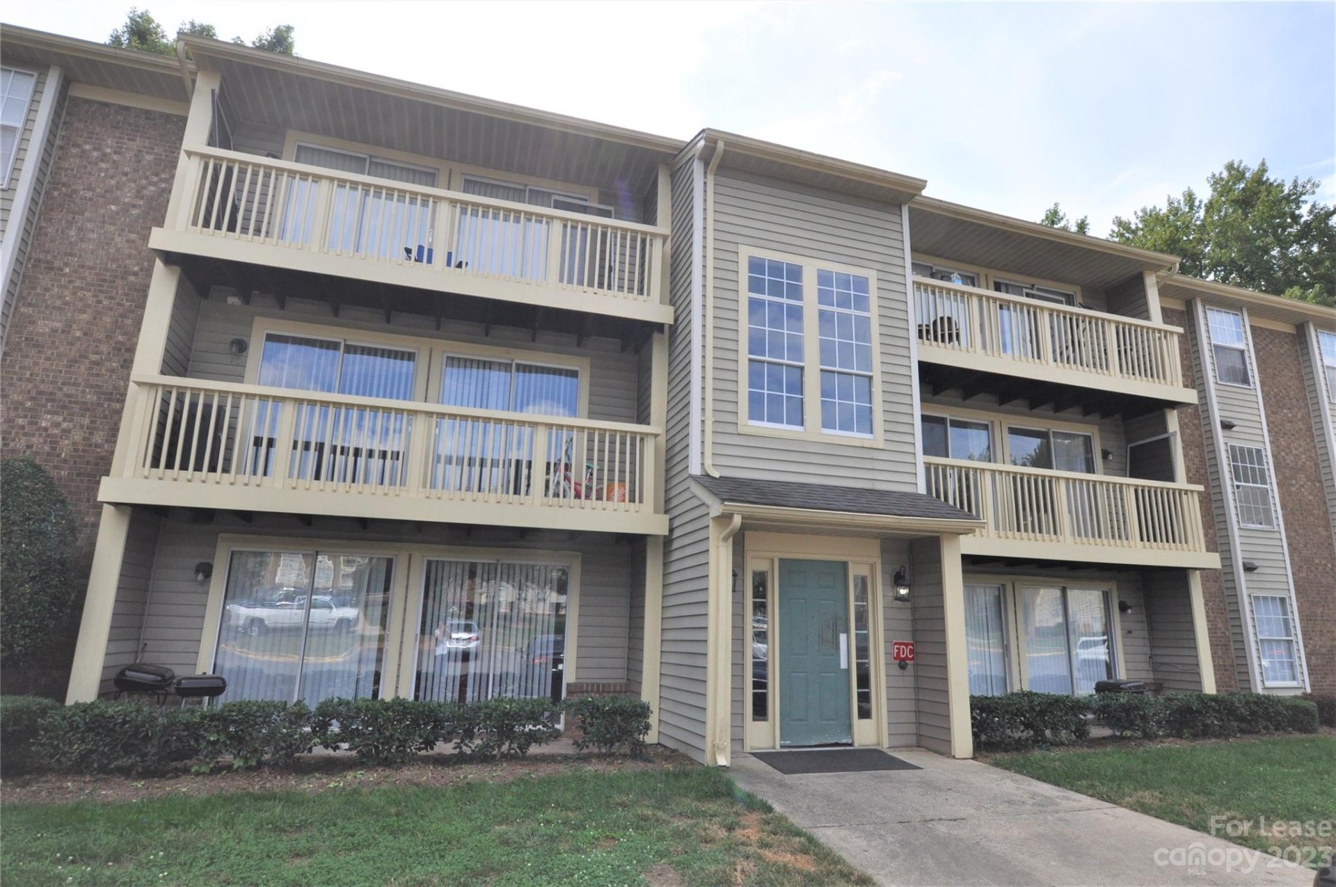 Property image 1 at 1614 Arlyn Circle, Charlotte, NC 28213