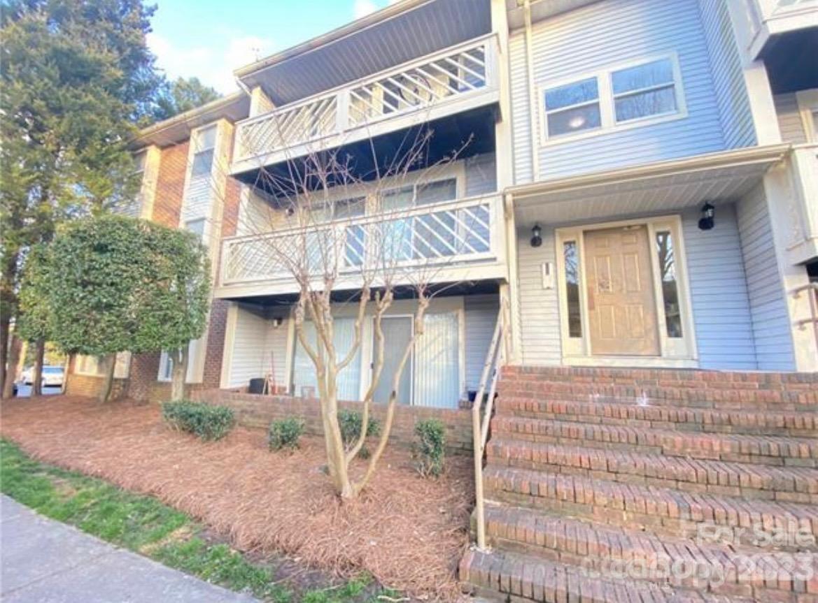 Property image 1 at 9530 Shannon Green Drive, Charlotte, NC 28213
