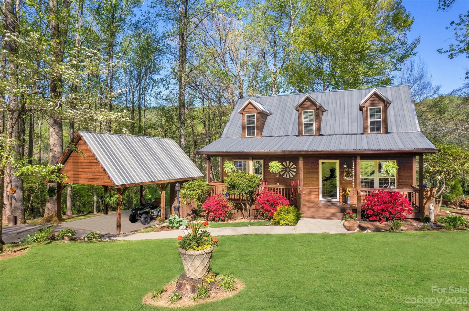 Blue Rock Valley, Hendersonville Community