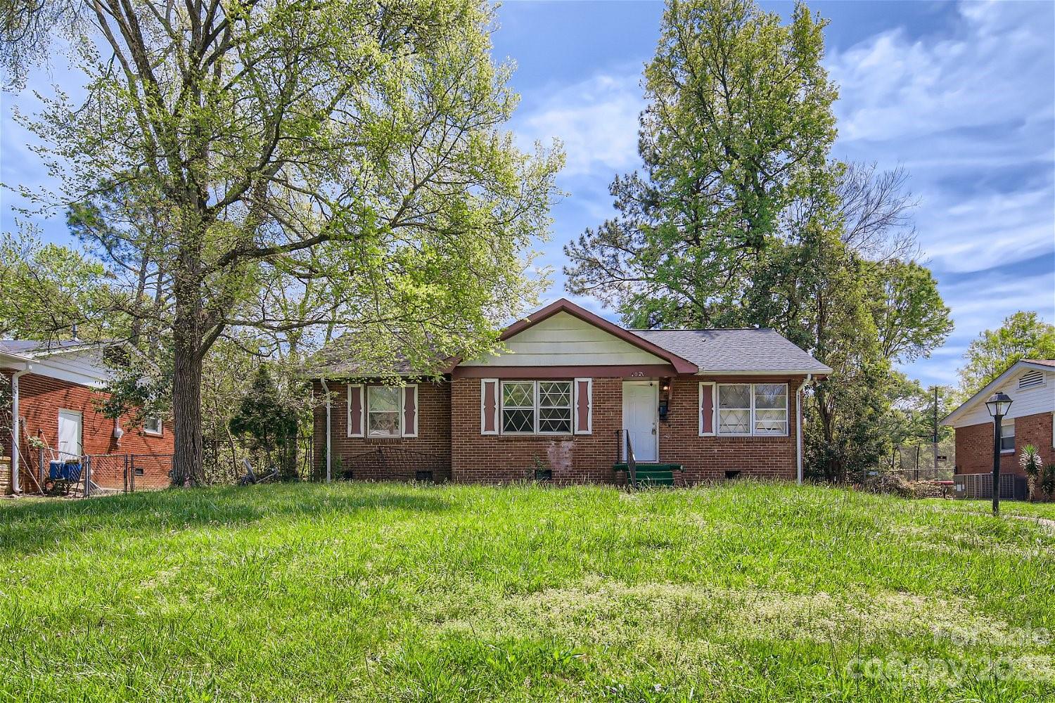 Property image 1 at 4021 Sunnycrest Lane, Charlotte, NC 28217