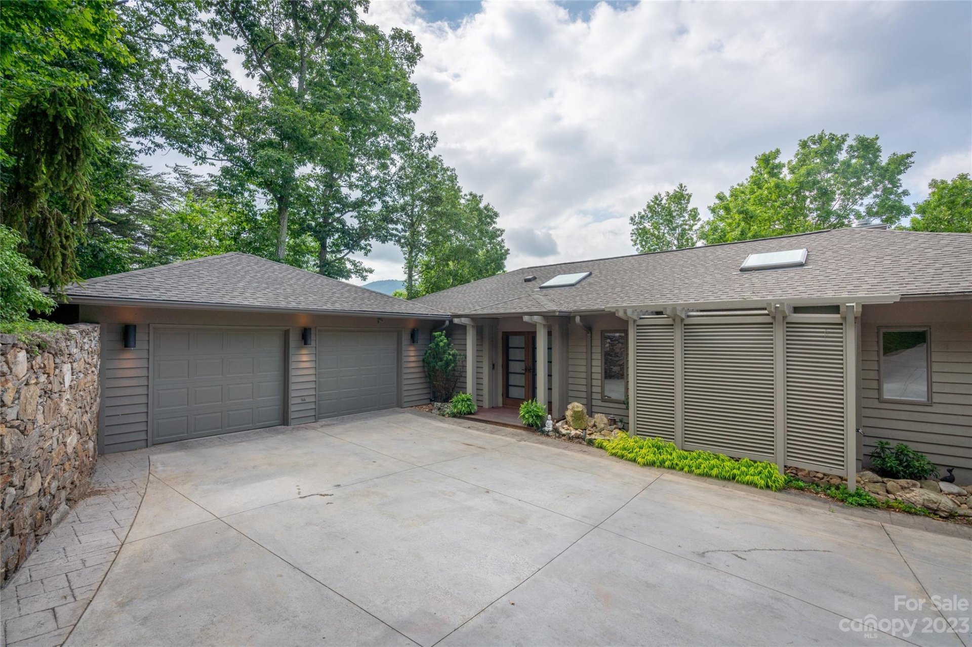 125 Black Oak Drive