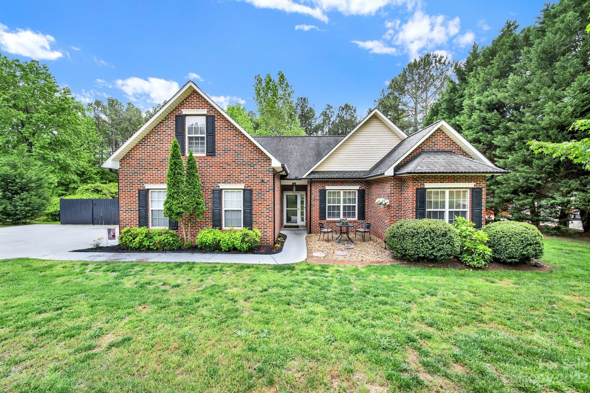 7082 Pine Ridge Drive