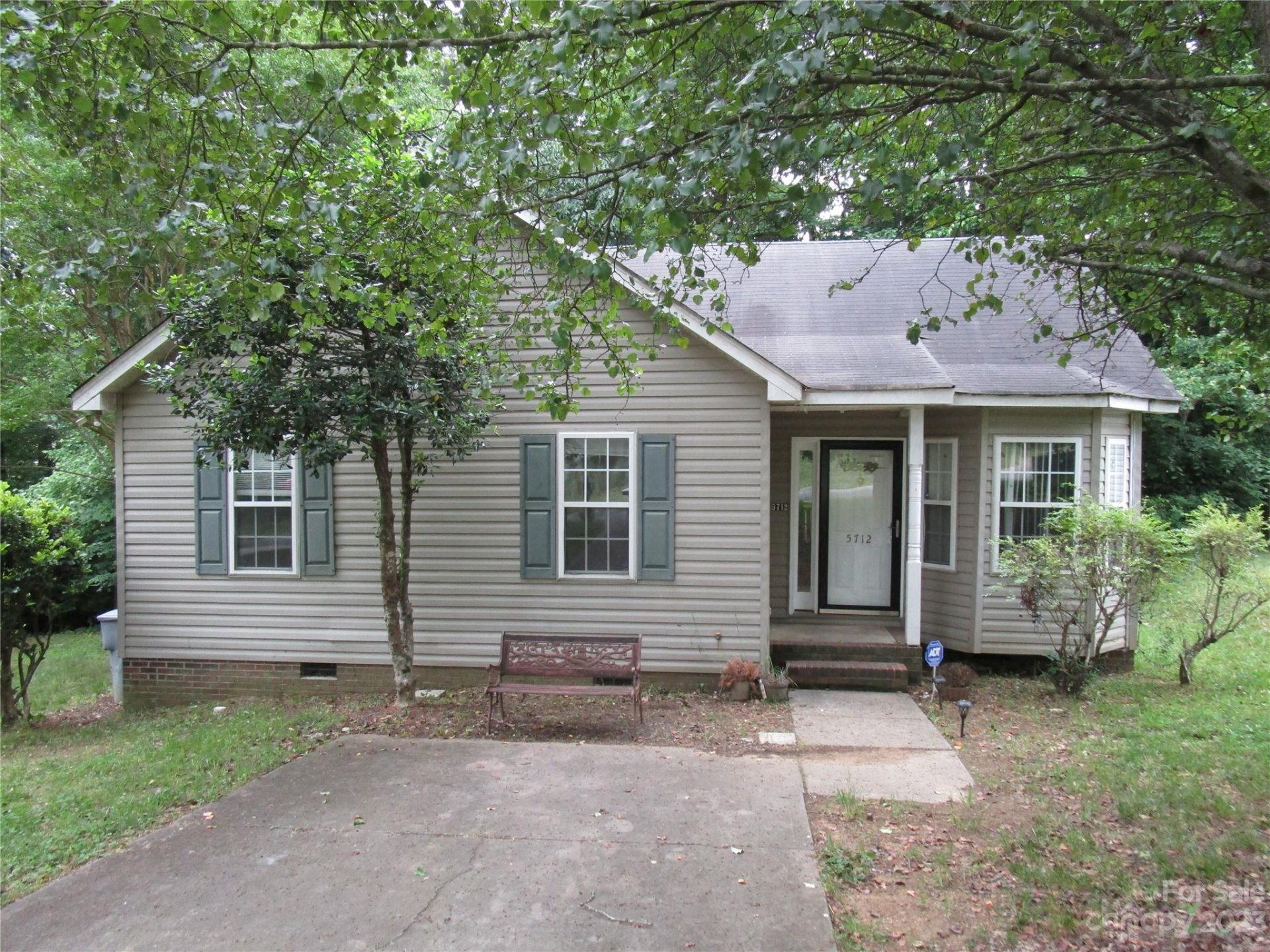 Property image 1 at 5712 Glenhill Court, Charlotte, NC 28208