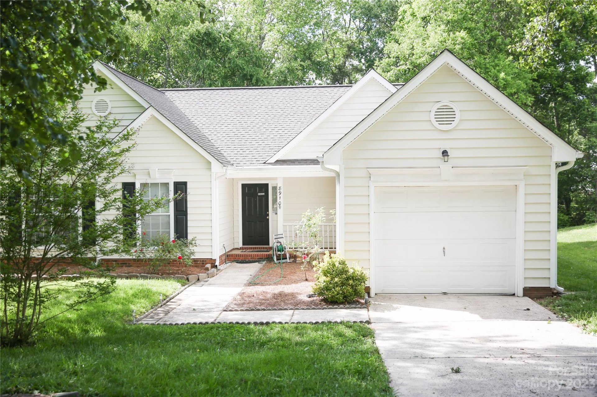 Property image 1 at 8910 Clifton Meadow Drive, Matthews, NC 28105