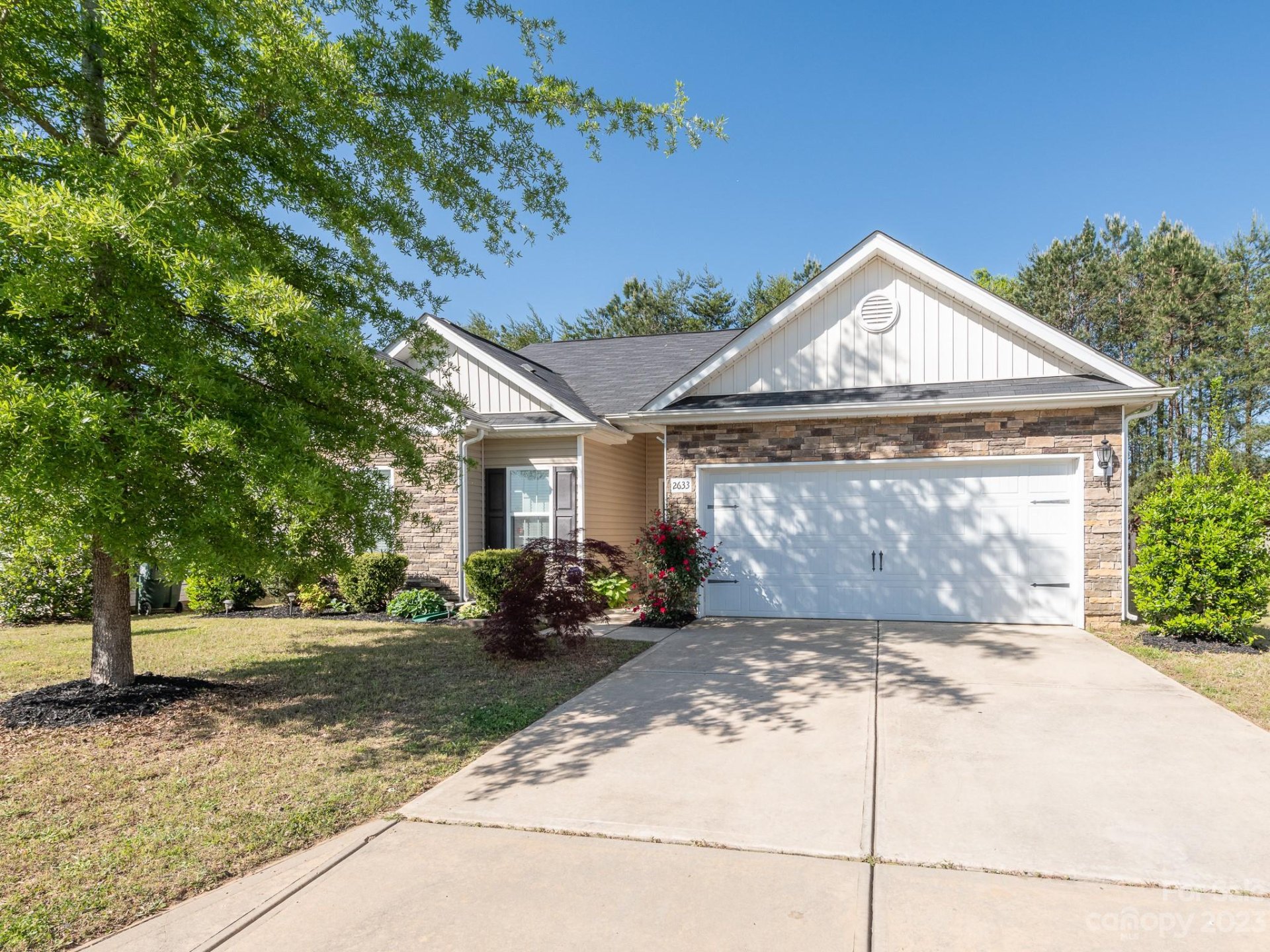 Property image 1 at 2633 Meadow Crossing Drive, Dallas, NC 28034