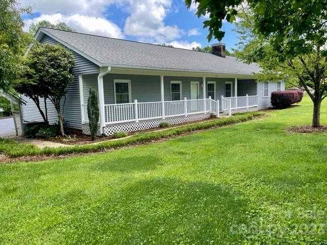 Property image 1 at 2040 Moss Farm Road, Hickory, NC 28602