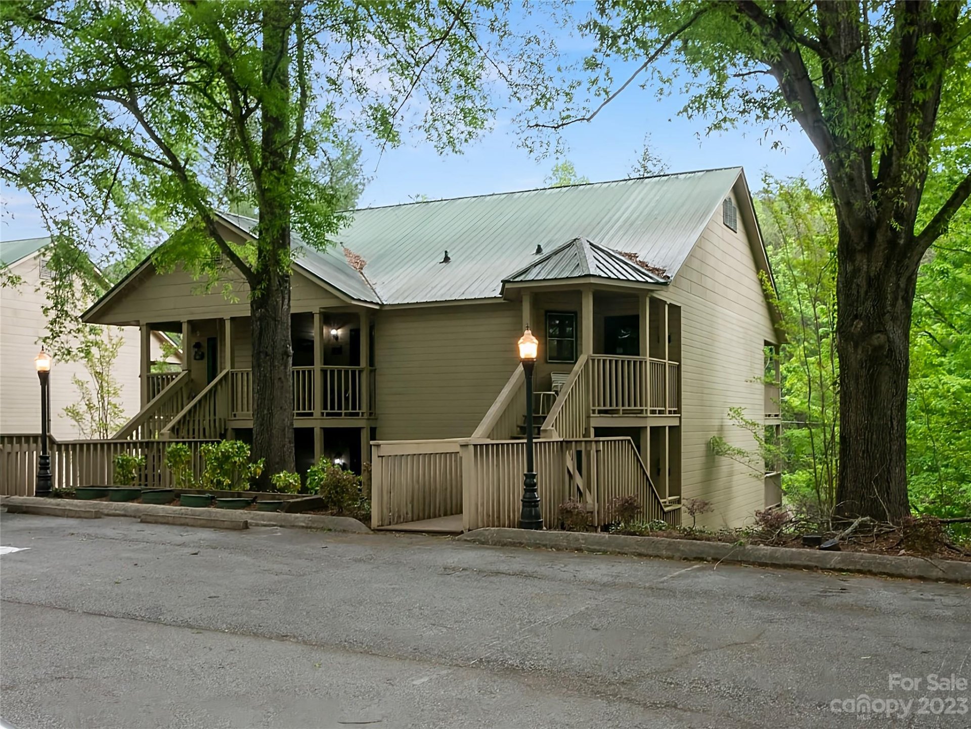 160 Whitney Boulevard