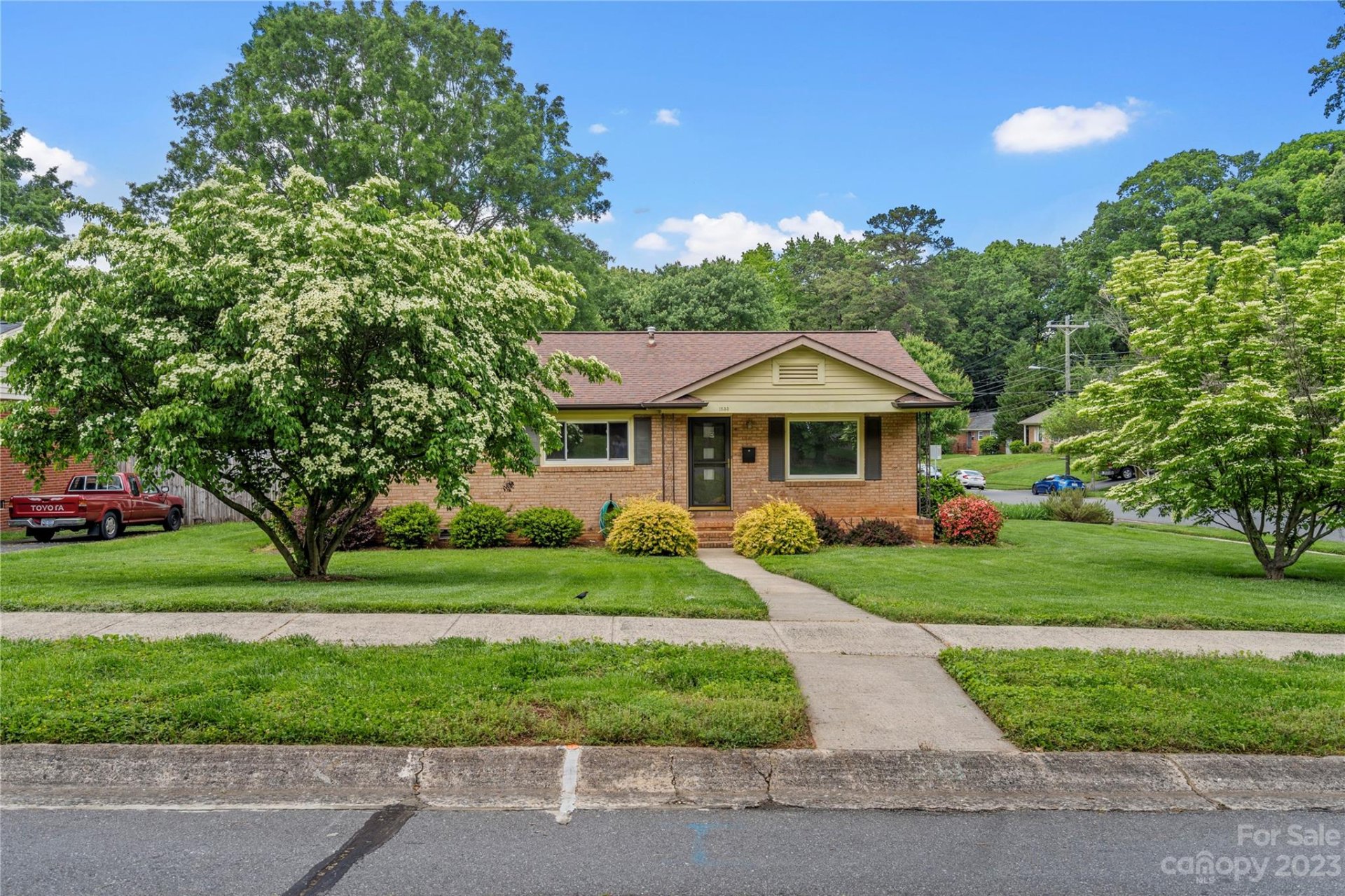 Property image 1 at 1533 Woodhill Lane, Charlotte, NC 28205