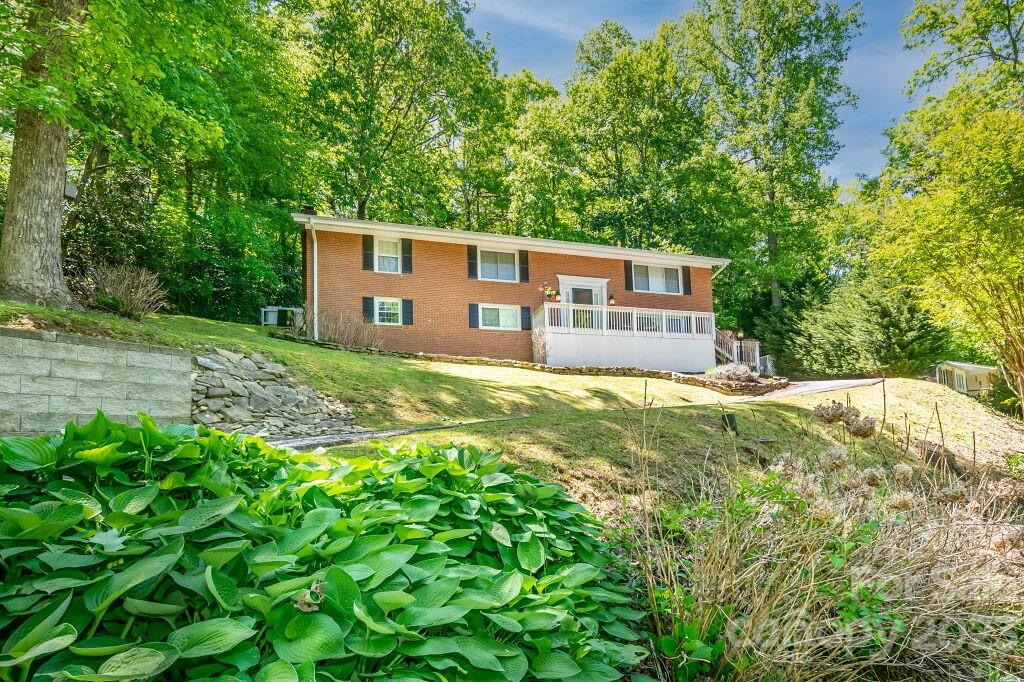 Property image 1 at 192 Long John Drive, Hendersonville, NC 28791